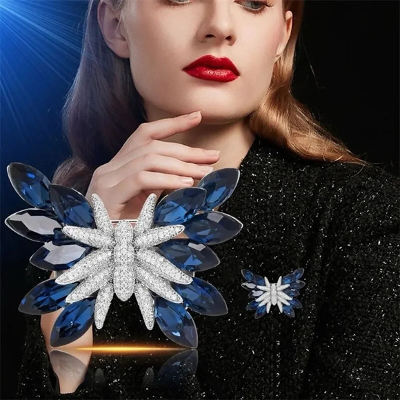 VQ Butterfly Brooch - Picture 2 of 6